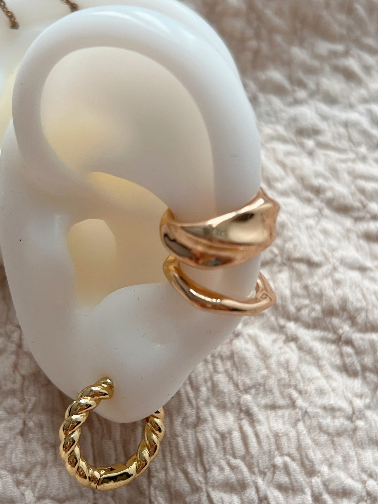 Small twist earrings