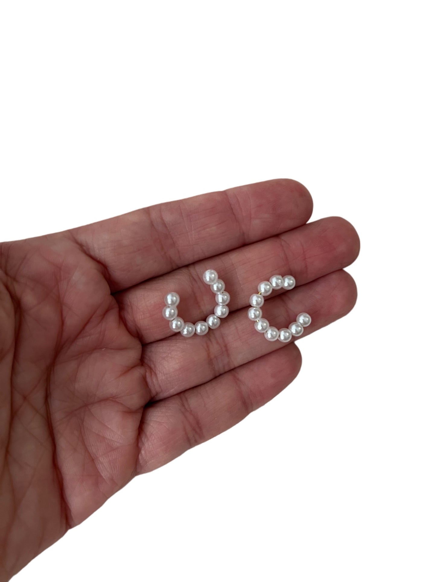 Mini pearls earcuff
