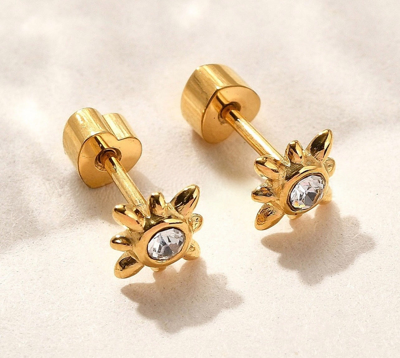 Mini sun earrings