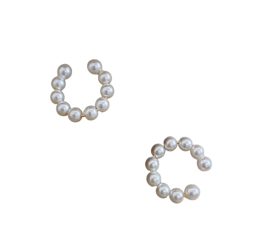 Mini pearls earcuff